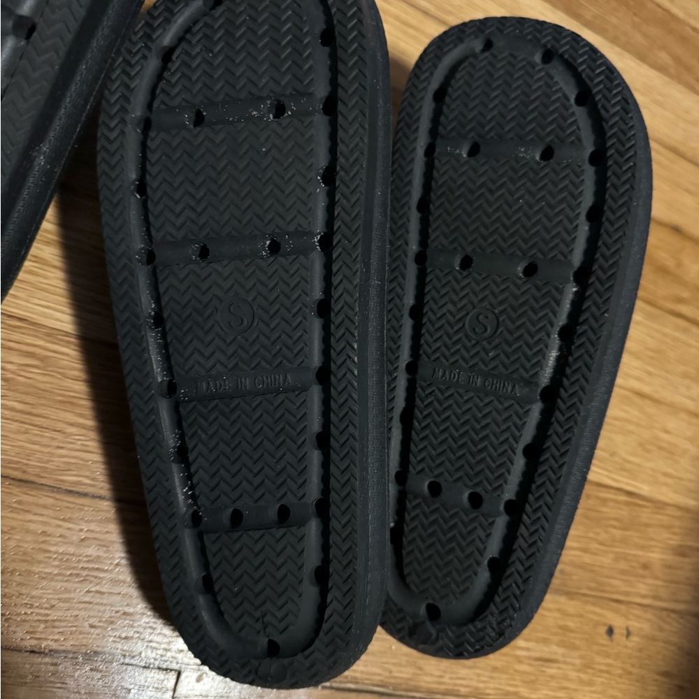 32 Degrees men’s/woman’s black slides sizes Small, Medium and Large - Picture 6 of 10
